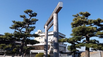 shichiri-no-watashi-torii.jpg